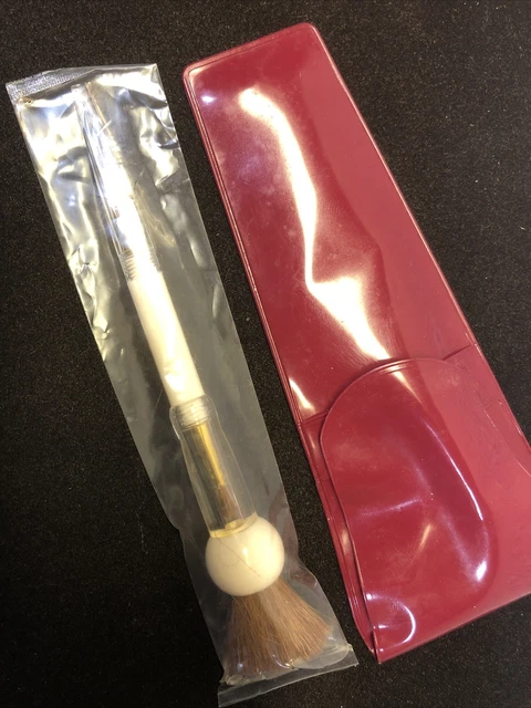 Nuevo Kit de Cepillo de Maquillaje Tres en Uno Avon Profesional Vintage Rubor Labios y Ojos