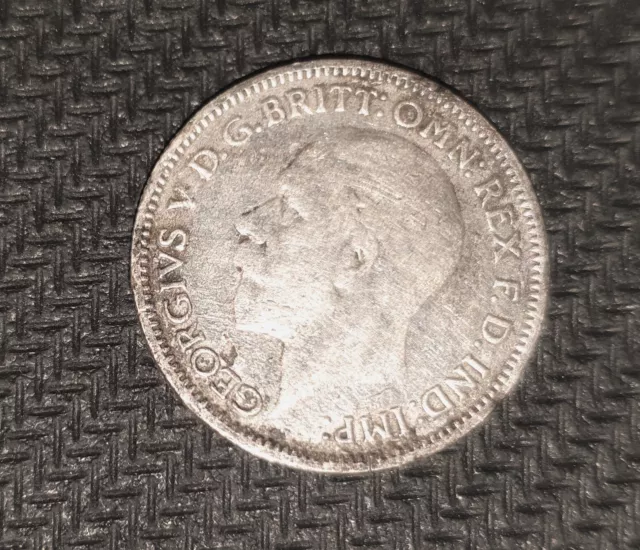 1933 GEORGE V SILVER SIXPENCE  ( 50% Silver )  British 6d Coin.   30