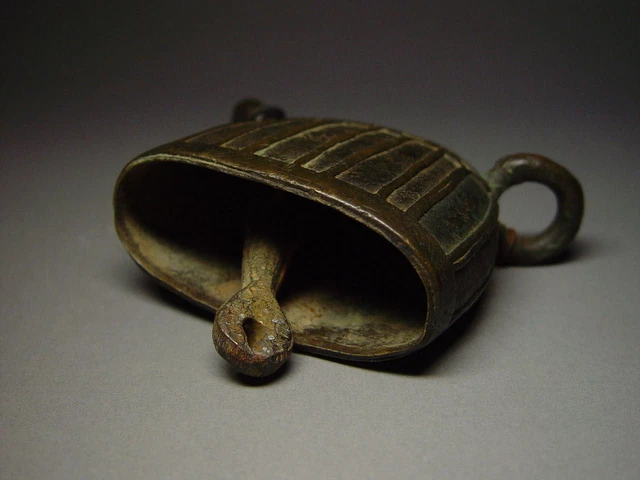 ANTIQUE BURMESE BRONZE 'MANDALAY' WATER BUFFALO BELL. MYANMAR, 19th C. 7
