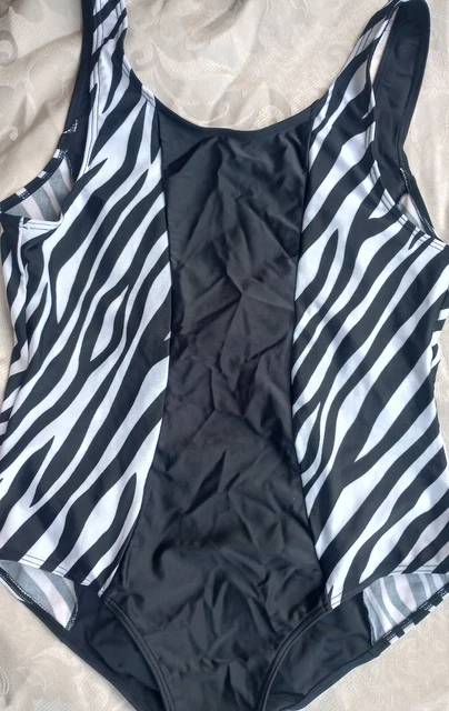 Bathing Suit Women pre Owned one piece black n white striped 18