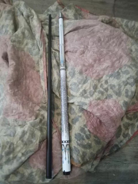 pool cue with carbon fiber shaft