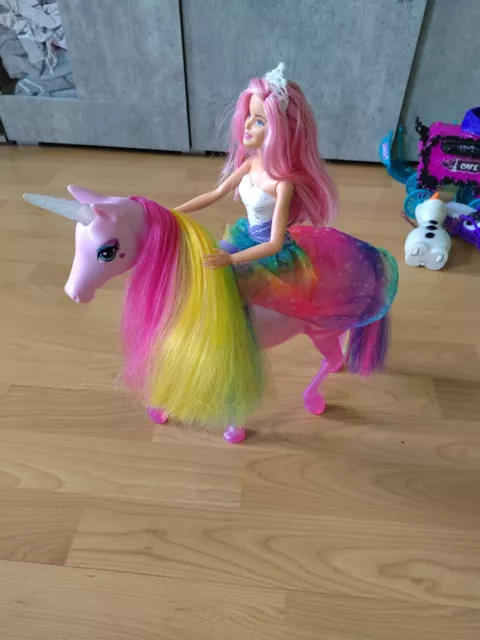 Barbie Dreamtopia Magisches Zauberlicht Einhorn Puppe (FXT26)