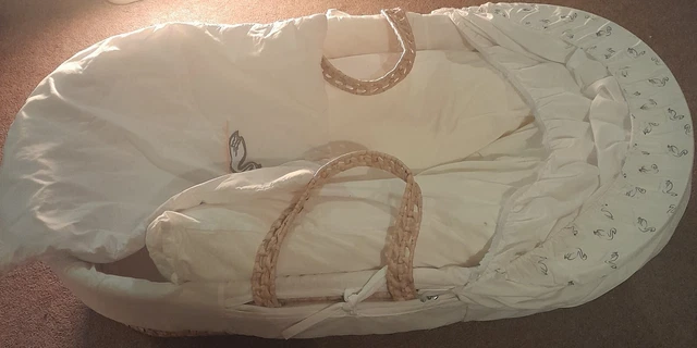 Cesta Moisés con revestimiento, colchón, edredón pequeño a juego y almohada de soporte para bebé