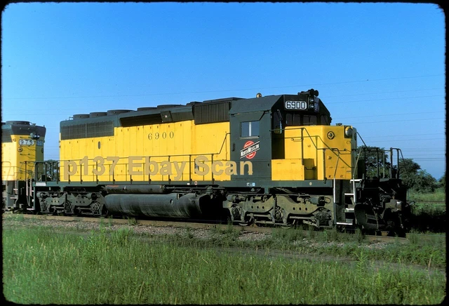 CNW Chicago & North Western SD40-2 6900 ORIGINAL 1977 Kodachrome Slide