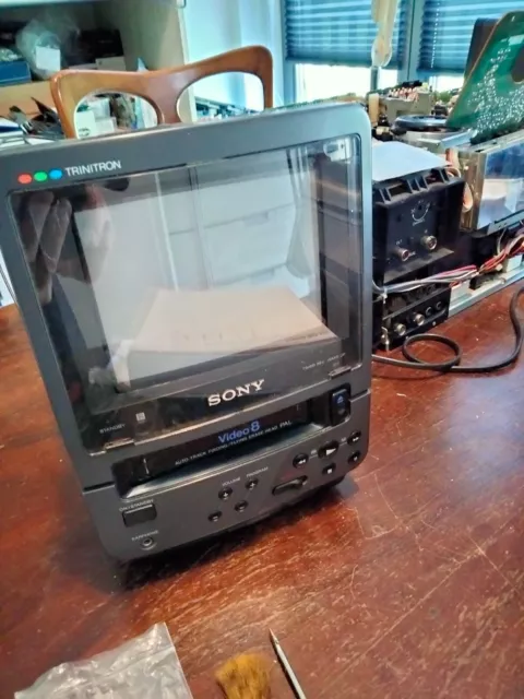 Sony Trinitron EV-DT1 Video 8 Combo Player Color TV -all functions works
