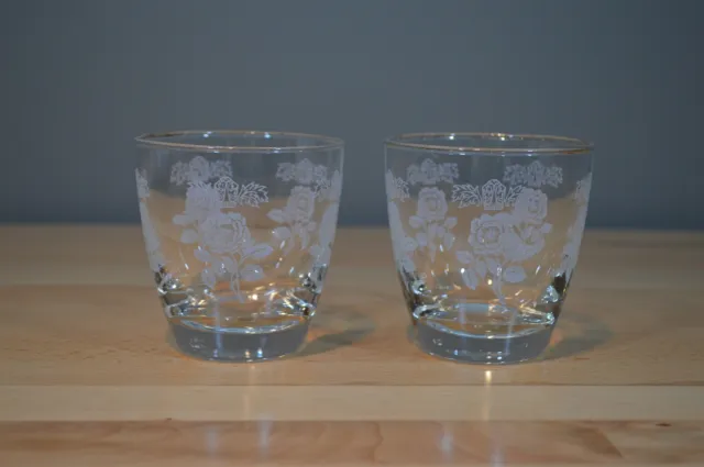 2 vintage Libbey rocks glasses embossed white flowers lacy 3 1/2" tall tumbler