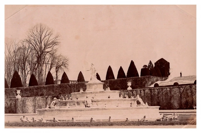 Versailles, fontaine et parc  Vintage silver print. Tirage argentique  11x