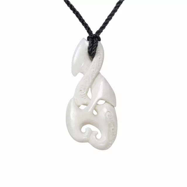 81stgeneration Os Sculpté à La Main Collier Pendentif Hei Matau Entrelacée Maori