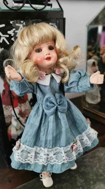 poupée ancienne Mignonette"  SFBJ . Paris N°2 et son trousseau