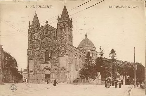 Cpa Angouleme La Cathedrale St Pierre