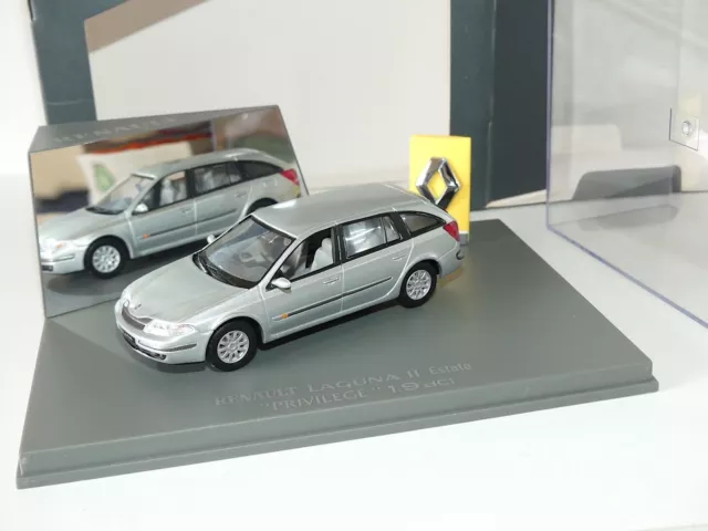 RENAULT LAGUNA ESTATE II Phase 1 Gris UNIVERSAL HOBBIES 1:43