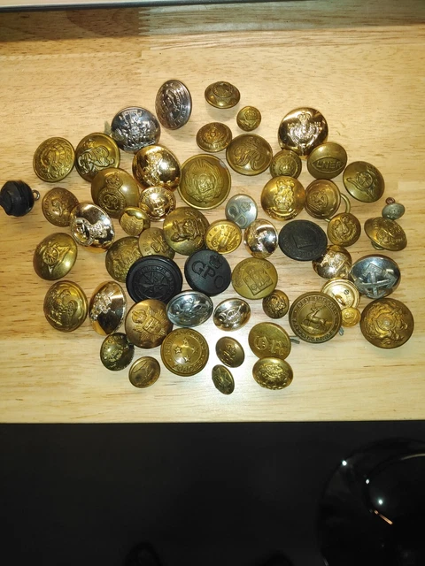 lot important boutons Anglais anciens militaires