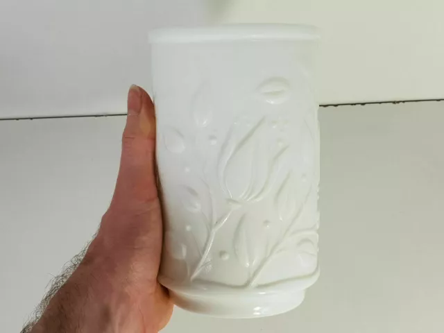Joli pot ou vase en verre opaline blanche 17,4 cm ancien vintage années 50 / 60