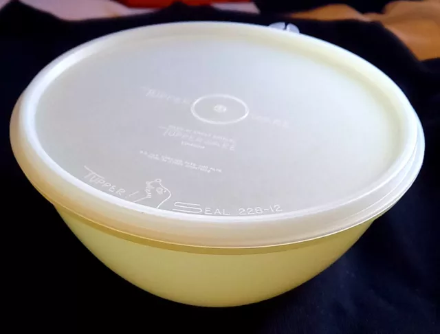 Vintage Tupperware Wonderlier Tupper Seal Bowl Container Medium Retro 228-12