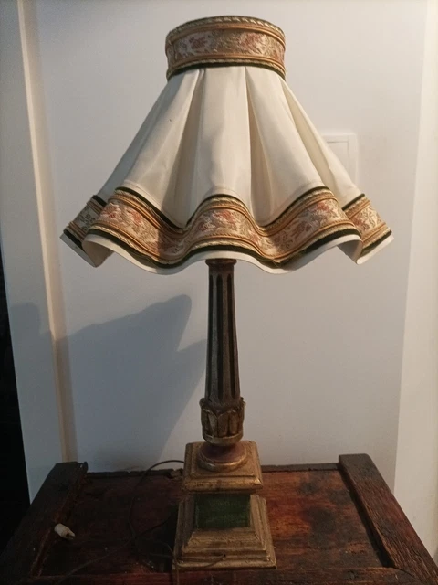 Ancien Pied De Lampe En Bois Peint Avec Joli Abat Jour En Toile Tissée