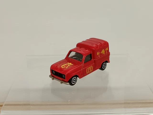 Lot De 2 Voitures Miniatures Majorette Pompiers - Renault 4L N°230 Et Pompier Aéroport, Occasion
