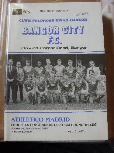 23/10/1985 Bangor City v Atletico Madrid [European Cup Winners Cup] . Item In ve