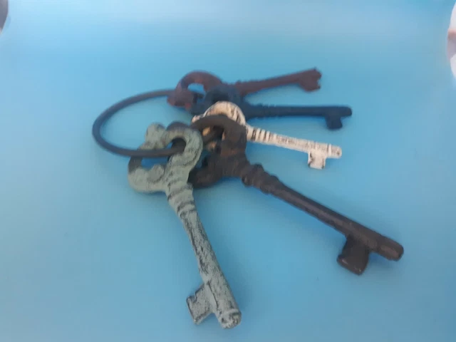 5 Large Jailhouse Keys Jailer Keyring Skeleton jail key with ring,  cast iron