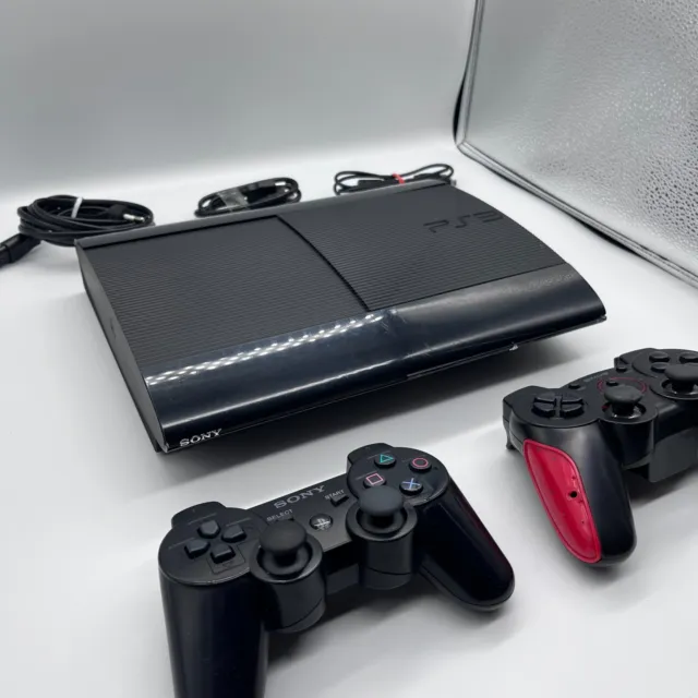 PS3 Super Slim Console Nera COMPLETA Sony PlayStation 3 con 2 Controller OTTIMA