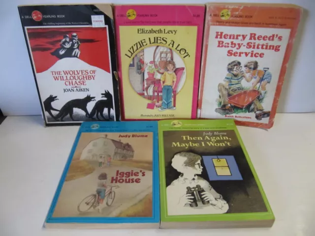 A Dell Yearling Book Lot of 5 VTG Judy Blume Joan Aiken Elizabeth Levy Robertson