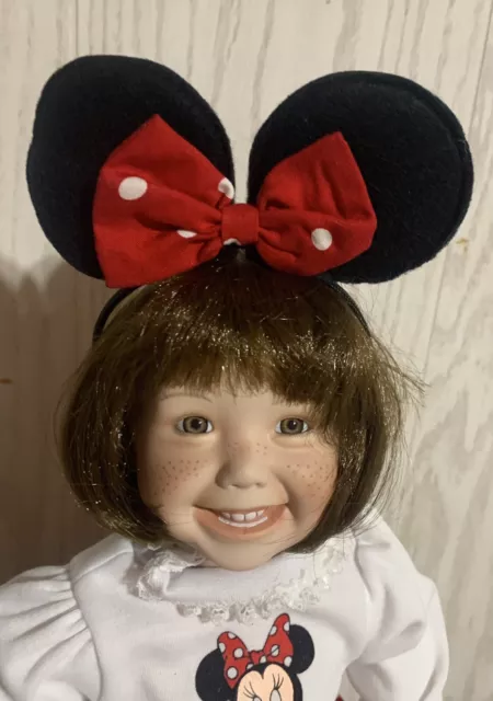 Walt Disney World Girl Porcelain Doll Ashton Drake Titus Tomescu Minnie 16”