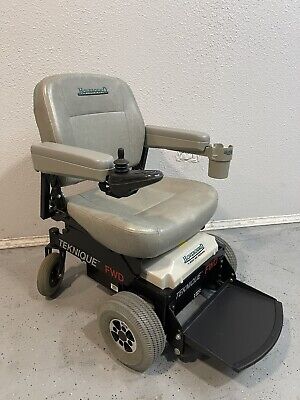 Hoveround Teknique FWD silla de ruedas. asiento: 19X18. capacidad de peso 300IBS.
