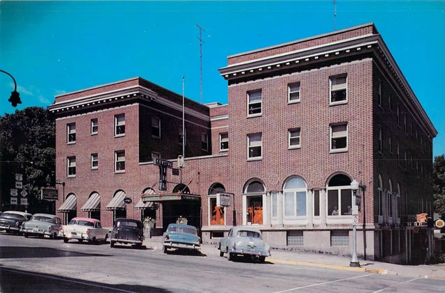 MI Crystal Falls CRYSTAL INN 1955 Vintage Autos Ektachrome 6x9 postcard