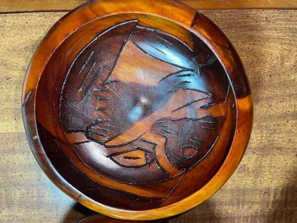 Hand Carved Lacquered Wooden Serving Bowl With 6 Smaller Bowls 3