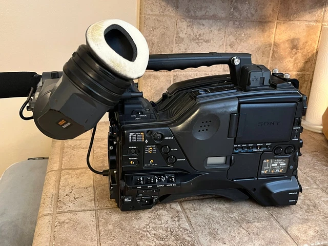 Sony PDW-F800 XDCAM HD Professional Camcorder w/ Sony HDVF-20A EVF and mic Sony PDW-F800 XDCAM HD Professional Camcorder w/ Sony HDVF-20A EVF and mic