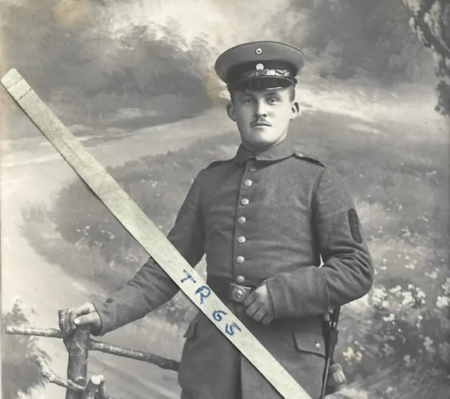 I.WK Portrait Foto Flieger - Abteilung  Soldat feldgrau mit Ärmelabzeichen F 39