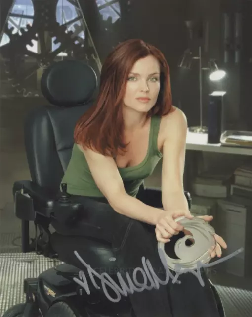 DINA MEYER as Barbara Gordon - Birds Of Prey (2002) GENUINE SIGNED AUTOGRAPH