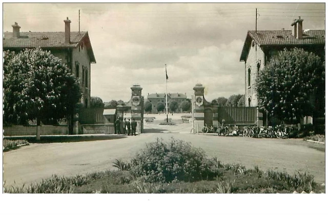 95.PONTOISE.n°28987.L'ENTREE DE LA CASERNE.CPSM