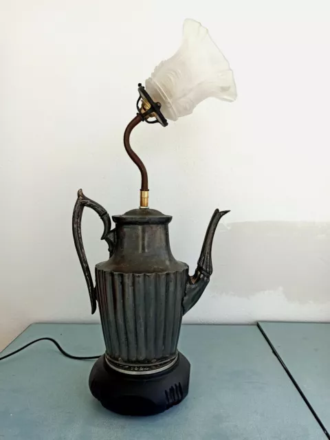 Lampe tulipe à poser ancienne cafetière métal argenté patiné Mimi Zenado vintage