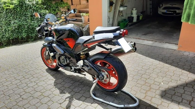 Aprilia Tuono 1000 RP 4