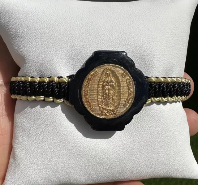 Pulsera De La Virgen De Guadalupe Tejida Con Hilo Negro Y Beis Unisex