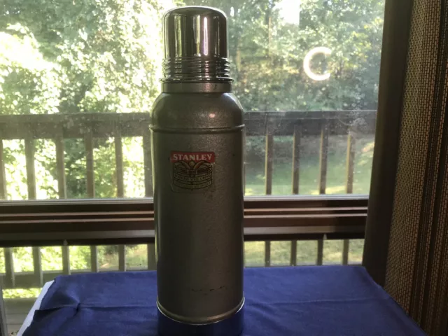 https://www.picclickimg.com/WQUAAOSwAONk4iDW/Vintage-Stanley-Super-Vac-Thermos-With-Cork-Stopper.webp
