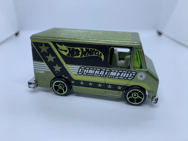 Hot Wheels Combat Medic – Veicolo In Scala 1:64 – Auto Giocattolo Per Bambini E Collezionisti – Cultura Pop