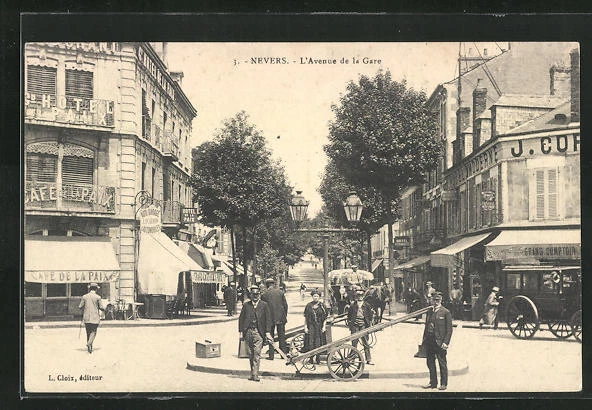 CPA Nevers, l´Avenue de la Gare