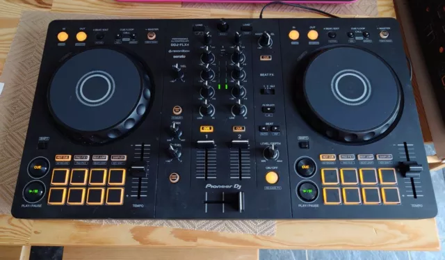 Pioneer DDJ FLX4 Rekordbox DJ controller In Good Condition and fully working