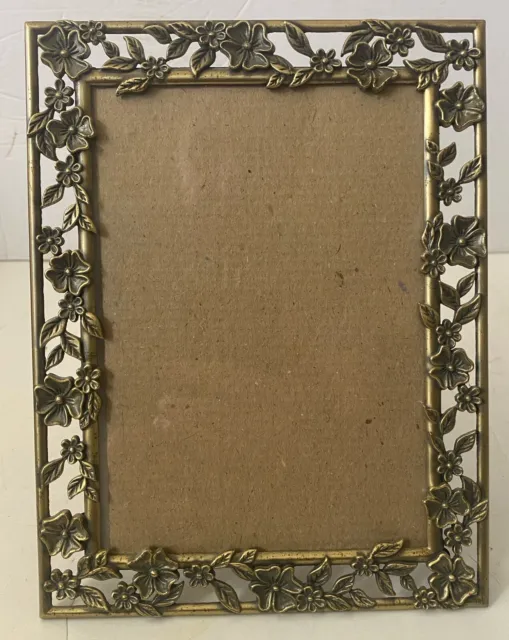Vintage Ornate Metal Picture Frame  5" x 7" Photo Size