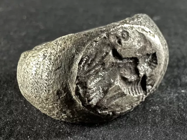 Rare Ancient Roman Silver Ring Depicting Victoria Goddess Circa 100-400 Ad