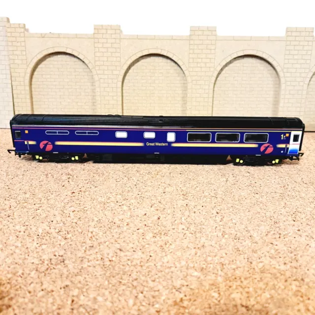 Hornby Oo Gauge R4183A  First Great Western Buffet Coach 40703  Free Post