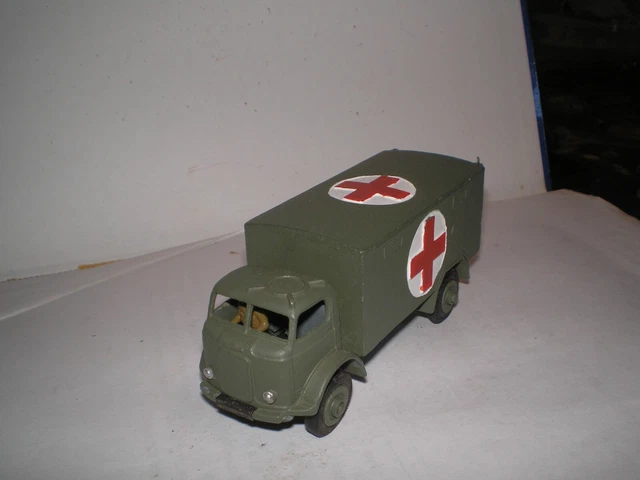 Dinky Toys 626 – Fordson Ambulance Militaire Verte échelle 1/43, Collection Miniature
