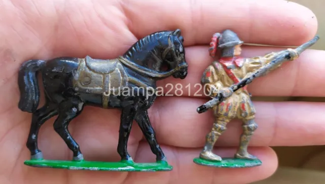 Lote 2 Figuras De Plomo Soldado Tercios Viejos Españoles Con Mosquete + Caballo