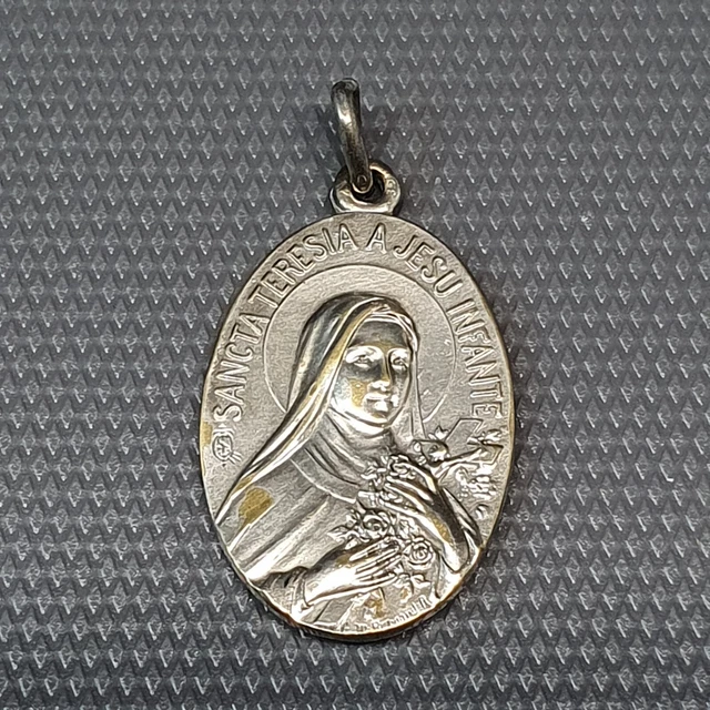 Broche Ancienne Médaille Art Nouveau – Sainte Thérèse En Métal Doré