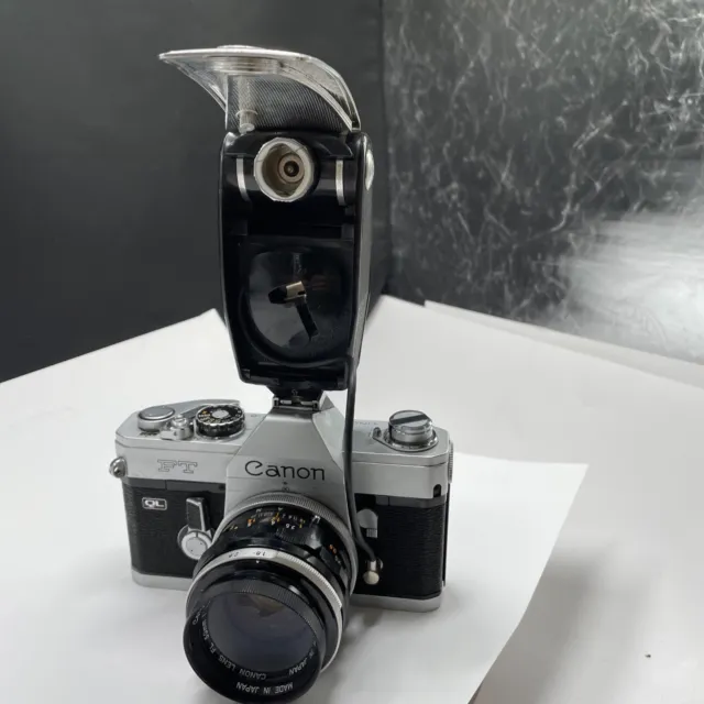 Canon FT QL Spiegelreflexkamera mit Objektiv 50mm 1:1.8 Weitere Lens 48mm Reg21a