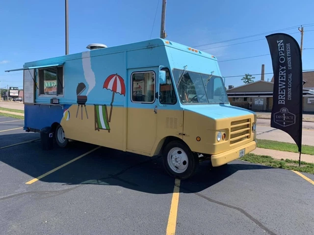 2003 Workhorse P30 Food Truck Lightly Used Kitchen installed in 2019