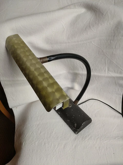 ancienne lampe en métal  de bijoutier articulé fonctionne bien