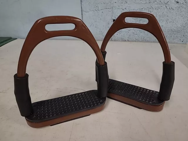 Flexible Stirrup Irons 4.1/2" Brown/ Black Treads.(Ref:500Y)