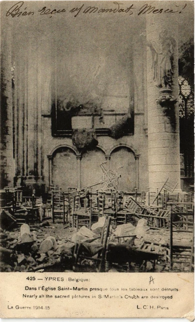 CPA MILITAIRE Dans l'Eglise St-Martin (315751)